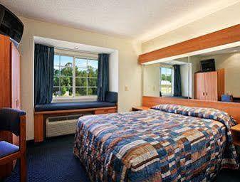 Microtel Inn & Suites By Wyndham Lillington/Campbell University Екстер'єр фото