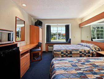 Microtel Inn & Suites By Wyndham Lillington/Campbell University Екстер'єр фото