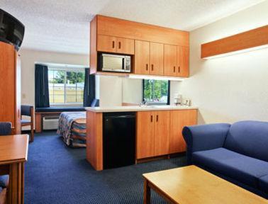 Microtel Inn & Suites By Wyndham Lillington/Campbell University Номер фото