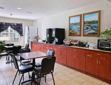 Microtel Inn & Suites By Wyndham Lillington/Campbell University Ресторан фото